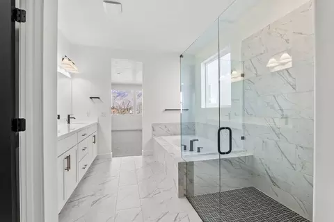 Bath - 2152 W Legend Way, Mapleton, UT 84664 photo 1 of 3