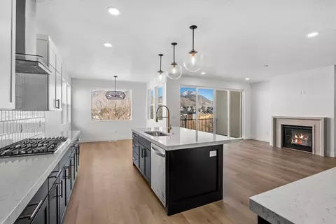Kitchen - 2152 W Legend Way, Mapleton, UT 84664 photo 4 of 8