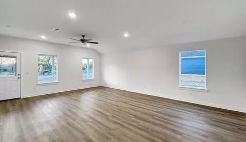 Living - 4328 Sloan Dr, Alexander, AR 72002 photo 2 of 3