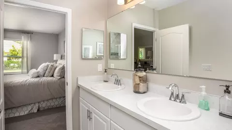 Bath - 14055 Spring Hill Dr, Spring Hill, FL 34609 photo 2 of 3