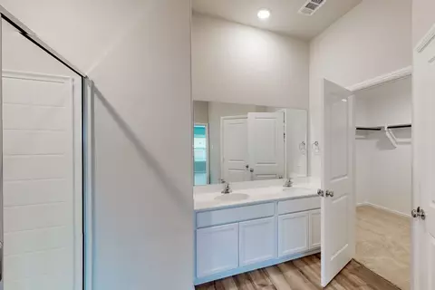 Bath - 8024 Butterfield Dr, Sanger, TX 76266 photo 1 of 1