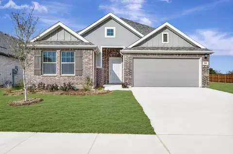 Exterior - 8024 Butterfield Dr, Sanger, TX 76266 photo 4 of 7