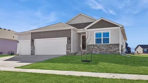 354 Cormorant Dr, Norwalk, IA 50211