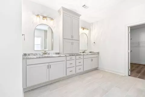 Bath - 127 Laurel Branch Dr, Dothan, AL 36305 photo 1 of 5