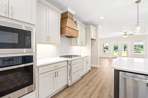 Kitchen - 127 Laurel Branch Dr, Dothan, AL 36305 photo 2 of 5