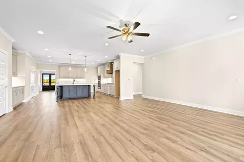 Living - 127 Laurel Branch Dr, Dothan, AL 36305 photo 2 of 4
