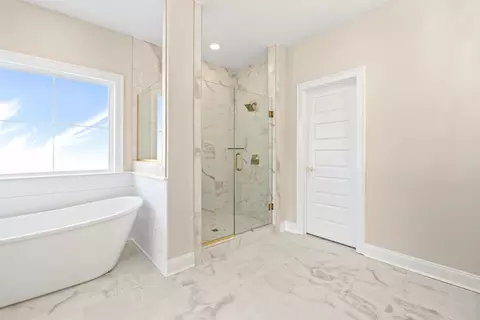 Bath - 127 Laurel Branch Dr, Dothan, AL 36305 photo 2 of 6