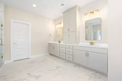 Bath - 127 Laurel Branch Dr, Dothan, AL 36305 photo 1 of 6
