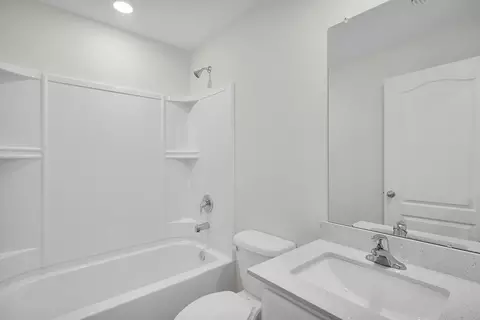 Bath - 808 Gen D Macarthur Ave, Labelle, FL 33935 photo 2 of 2