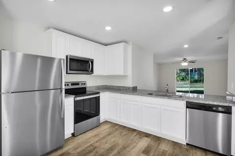 Kitchen - 808 Gen D Macarthur Ave, Labelle, FL 33935 photo 2 of 3
