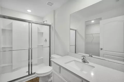 Bath - 808 Gen D Macarthur Ave, Labelle, FL 33935 photo 1 of 2