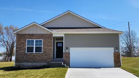 2216 Creek View Ln, Raymore, MO 64083