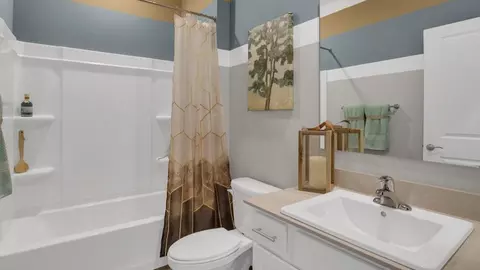 Bath - 1744 Franklin Pl, Springfield, OH 45503 photo 6 of 11