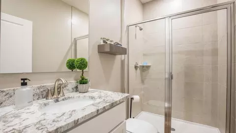 Bath - 14055 Spring Hill Dr, Spring Hill, FL 34609 photo 4 of 5