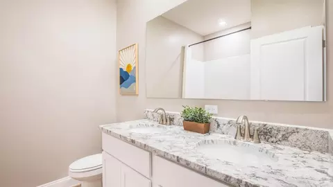 Bath - 14055 Spring Hill Dr, Spring Hill, FL 34609 photo 3 of 5