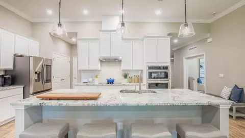 Kitchen - 14055 Spring Hill Dr, Spring Hill, FL 34609 photo 4 of 8