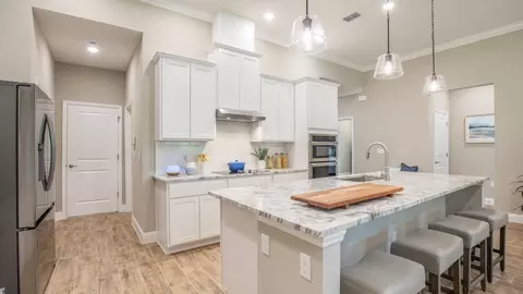 Kitchen - 14055 Spring Hill Dr, Spring Hill, FL 34609 photo 5 of 8