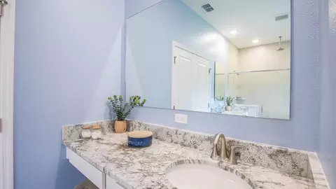 Bath - 14055 Spring Hill Dr, Spring Hill, FL 34609 photo 2 of 5