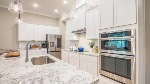 Kitchen - 14055 Spring Hill Dr, Spring Hill, FL 34609 photo 3 of 8