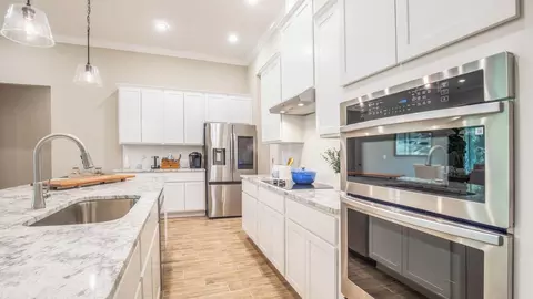 Kitchen - 14055 Spring Hill Dr, Spring Hill, FL 34609 photo 2 of 8