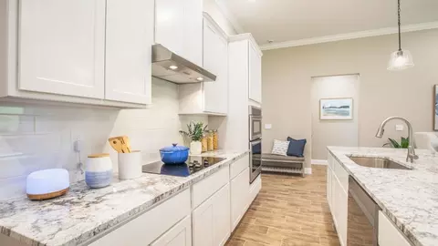 Kitchen - 14055 Spring Hill Dr, Spring Hill, FL 34609 photo 6 of 8