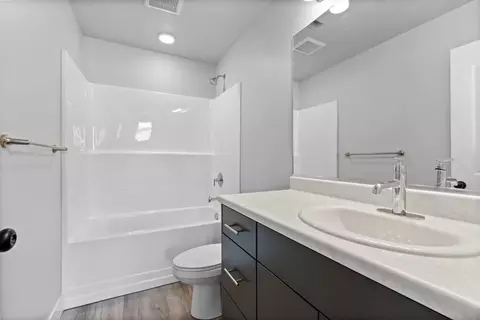 Bath - 574 N 600 W, Smithfield, UT 84335 photo 4 of 13
