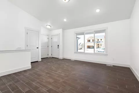 Living - 574 N 600 W, Smithfield, UT 84335 photo 5 of 6