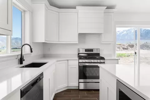 Kitchen - 574 N 600 W, Smithfield, UT 84335 photo 6 of 7