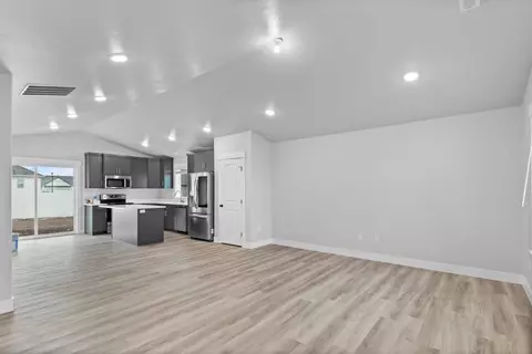 Living - 574 N 600 W, Smithfield, UT 84335 photo 3 of 6