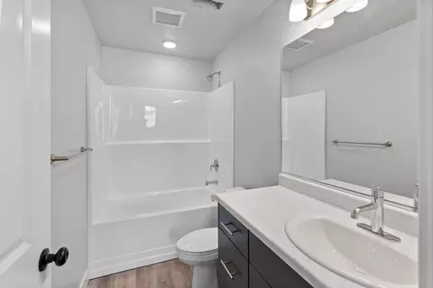 Bath - 574 N 600 W, Smithfield, UT 84335 photo 3 of 13