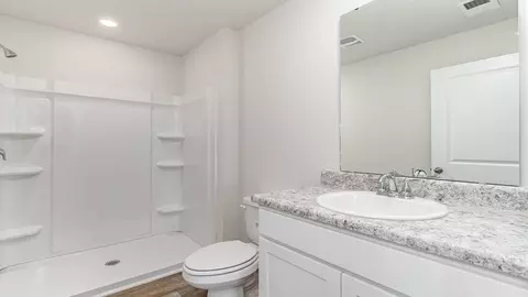 Bath - 3005 Royal Bluff Ln, Florence, SC 29505 photo 2 of 2
