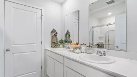 Bath - 403 Madison Way, Plain City, OH 43064 photo 9 of 13