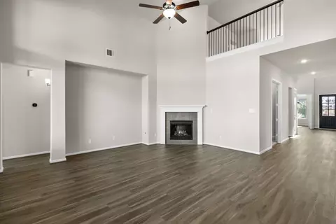 Living - 3009 Hickory Haven Ln, Conroe, TX 77385 photo 2 of 6