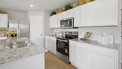 Kitchen - 369 Old Stagecoach Rd, Jarrell, TX 76537 photo 6 of 8