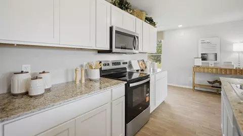 Kitchen - 369 Old Stagecoach Rd, Jarrell, TX 76537 photo 7 of 8