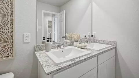 Bath - 369 Old Stagecoach Rd, Jarrell, TX 76537 photo 5 of 7