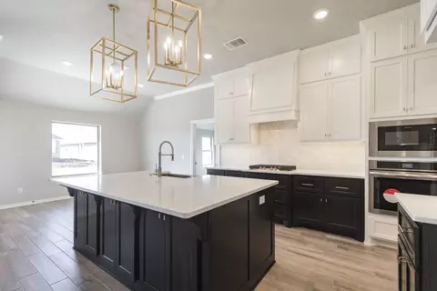 Kitchen - 2800 Heather Hvn, Moore, OK 73160 photo 4 of 15