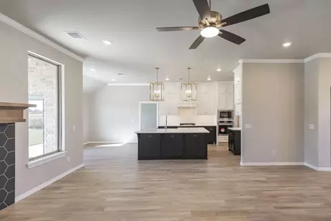 Living - 2800 Heather Hvn, Moore, OK 73160 photo 2 of 11