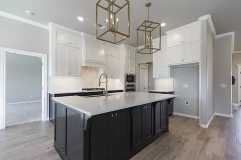 Kitchen - 2800 Heather Hvn, Moore, OK 73160 photo 3 of 16