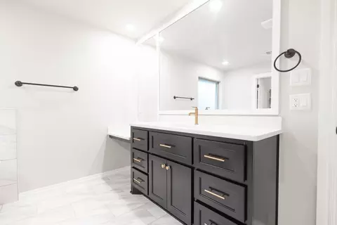 Bath - 2800 Heather Hvn, Moore, OK 73160 photo 1 of 17
