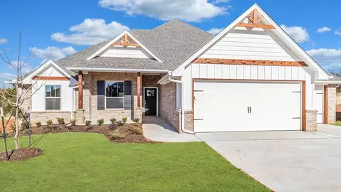 Exterior - 2800 Heather Hvn, Moore, OK 73160 photo 4 of 27