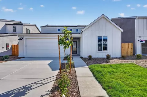 7724 Blackwater Valley Dr, Bakersfield, CA 93311