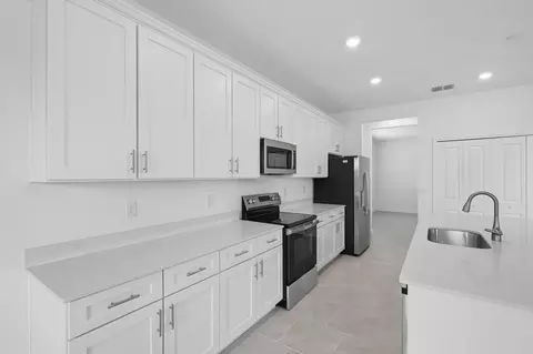 Kitchen - 3027 Pineberry Xing, Parrish, FL 34219 photo 1 of 1