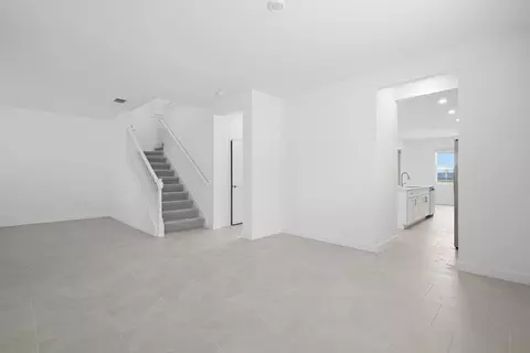 Living - 3027 Pineberry Xing, Parrish, FL 34219 photo 2 of 3