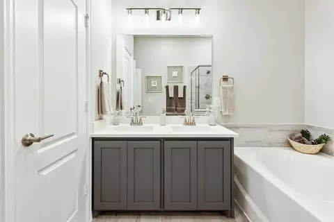 Bath - 1706 Baldwin Dr, Cedar Hill, TX 75104 photo 4 of 5