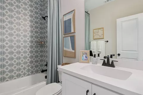 Bath - 2101 Baxter Rd, Celina, TX 75009 photo 5 of 9