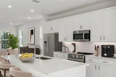 Kitchen - 4275 Darby Ct, Eustis, FL 32736 photo 8 of 9