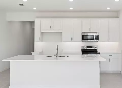Kitchen - 4275 Darby Ct, Eustis, FL 32736 photo 4 of 9