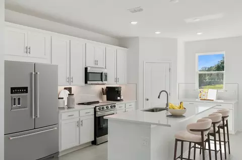 Kitchen - 4275 Darby Ct, Eustis, FL 32736 photo 7 of 9