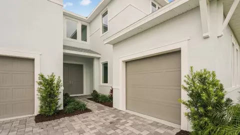 Exterior - 8308 Golden Beach Ct, Parrish, FL 34219 photo 4 of 16